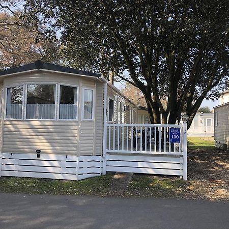 Mudeford Beach Lodge ภายนอก รูปภาพ