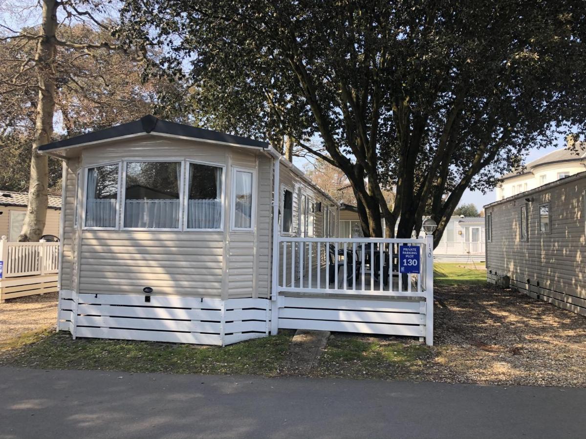 Mudeford Beach Lodge ภายนอก รูปภาพ