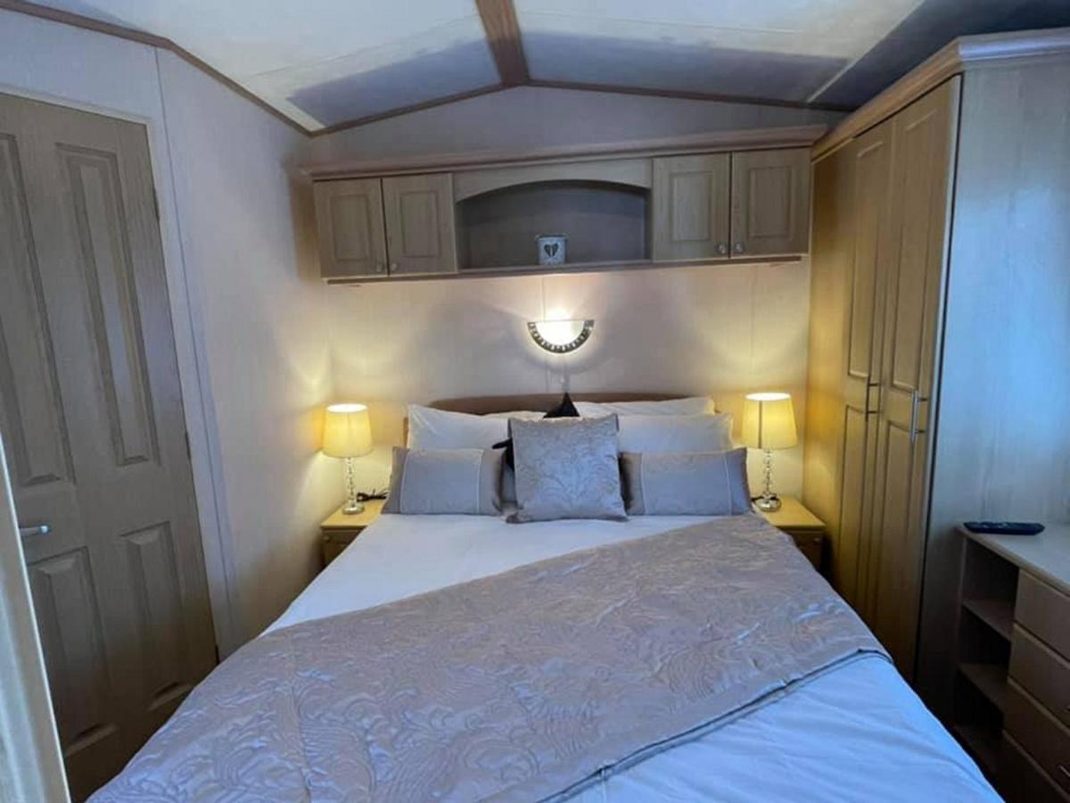Mudeford Beach Lodge ภายนอก รูปภาพ