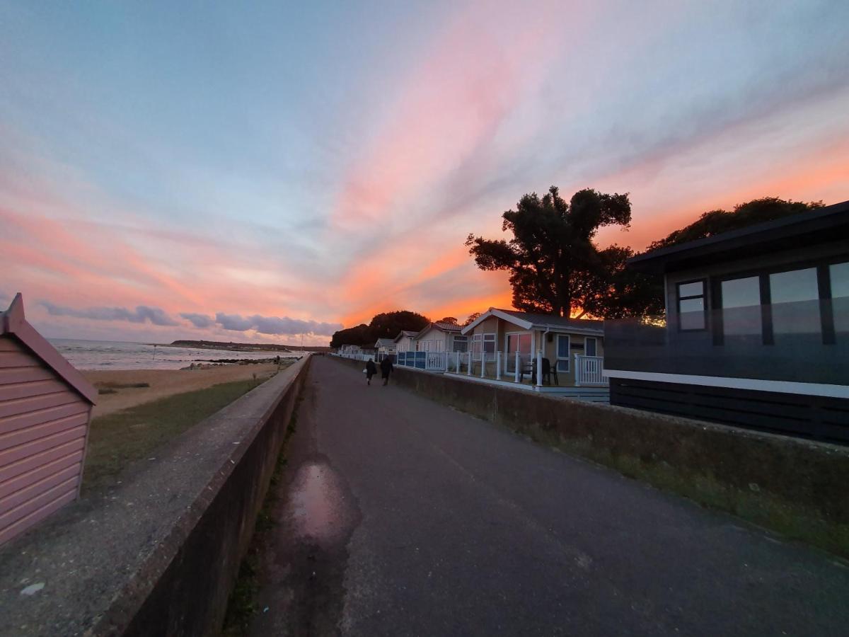Mudeford Beach Lodge ภายนอก รูปภาพ